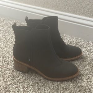 Tom’s Booties, Size 7.5